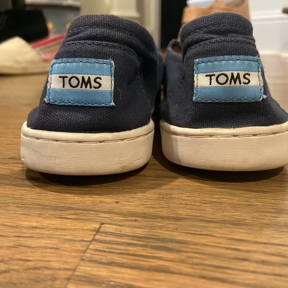 Toms - Picture 2 of 2